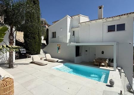 Super stylische Villa, komplett modernisiert mit vielen Extras und atemberaubender Aussicht