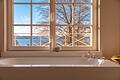 Klassisch-luxuriöse Villa von 2018 mit traumhaftem Seeblick in ruhiger Lage - Absolute Wohlfühlatmosphäre