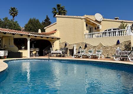 Traumhafte Villa mit Meerblick und viel Sonne