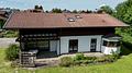 Familienfreundliches Einfamilienhaus mit weitläufigem Garten zur Vermietung in Happing - Blick zum Haus