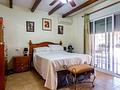 Sehr schöne Landhaus-Villa mit 3 Schlafzimmern, 2 Bädern, Dachterrasse und Privatpool
