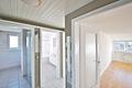 Flexible, zusammengelegte Wohnung mit zwei Eingängen, Balkon & Garten - Flur