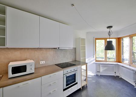 3-Zimmer-Wohnung mit Einbauküche und Balkon in Oberreut – bezugsfrei und frisch renoviert - Küche mit Einbauküche