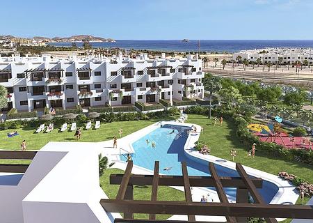 Komfortable Penthouse-Wohnungen mit 3 Schlafzimmern, Dachterrasse mit Meerblick, Tiefgaragenstellplatz und Gemeinschaftspool nur 600 m vom Strand