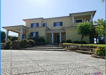 ***Große Villa mit eigenem Pool in geschlossener Wohnanlage***