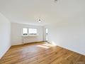 Sanierte 3-Zimmer-Wohnung mit Westbalkon, Weitblick & TG-Stellplatz – vermietete Kapitalanlage - Wohnzimmer