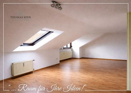 Attraktive 3,5-Zimmer-Dachgeschosswohnung mit großzügigem Grundriss und Dachterrasse - Wohn-/Esszimmer
