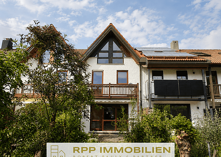 Reihenhaus mit besonderem Charme in Berglwald-Nähe und Feldlage - Hausansicht