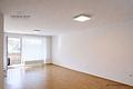 Helle und moderne Wohnung im 1. OG
Großer Südbalkon - TG-Platz
Super Zustand - sofort beziehbar - Wohn-/Esszimmer