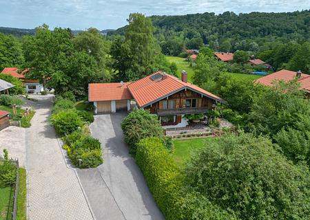 Weyarn-Naring 
Baugrundstück für eine  Landhausvillen-Hälfte
- 5 Minuten zur A8 
- Ideal für Pendler - Projektgrundstück