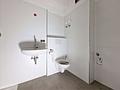 Top modernisiertes Single-Apartment mit großem Balkon - in Neuried bei München. - Modernes Bad