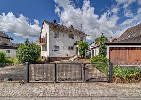 Viel Platz für die große Familie! Charmantes Einfamilienhaus in begehrter Lage von Rheinstetten. - Front