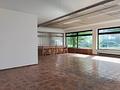 Ausstellung / Verkaufsfläche in Sauerlach, optional mit Lager / Produktionsfläche - Ausstellung Verkaufsraum mit Treppe zum Lagerraum