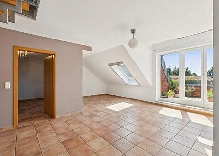 Wohnen auf zwei Ebenen: Moderne 3-Zimmer-Maisonette mit Balkon - Wohnzimmer - Ansicht 1