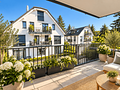 Sonnige 2-Zi.-Wohnung mit zwei Balkonen in ruhiger Lage - sonnige Balkon-Oase mit weißen Hortensien