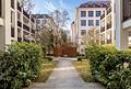 Kaulbachstraße: Exklusive 3-Zimmer-Wohnung mit sonniger Loggia und drei Stellplätzen in Bestlage - Stimmungsvoller Gemeinschaftsgarten