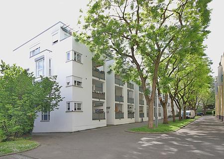 Ankommen und wohlfühlen – modernisierte 3-Zimmer-Wohnung mit Balkon in Fellbach-Schmiden - Blick  zur kleinen Allee