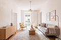 Lichtdurchflutete 2-Zimmer-Altbauwohnung mit Charme und Südbalkon am Zenettiplatz - Wohnzimmer mit Südbalkon (virtuell möbliert)