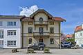 MFH Holzkirchen, voll vermietet, 33.600 € p.a., Faktor 38, 1,29 Mio. - Gebäude gerade von der Straße aus