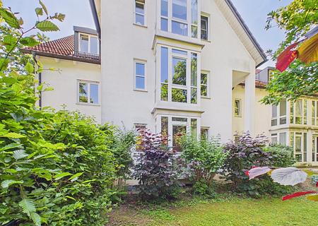 gut geschnittene, renovierte & sofort verfügbare, leere Erdgeschoßwohnung in Solln - Aussenansicht