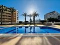 Maisonette-Wohnung mit 3 Schlafzimmern, 2 Bädern, 2 Kfz-Stellplätzen, Gemeinschaftspool und Meerblick nur 100 m vom Strand