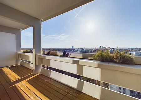 verfügbar ab 01.08.2026  - schöne 3 Zimmer Wohnung mit 2 Balkonen und  Alpenblick  I EBK I TG I - Balkon