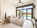 Moderne freistehende Villa mit privatem Pool und Dachterrasse