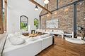 Exklusives Landhaus mit Loft-Charme in Pulheim - Wohnlounge mit Kamin und Galerie