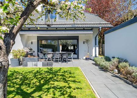Exklusive Doppelhaushälfte mit sonnigem Südwest-Garten in Forstenried - Sonniger Garten