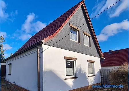 Freistehendes Einfamilienhaus in Ahlsdorf bei Helbra sucht neue Bewohner - freistehendes EFH mit Garten in Ahlsdorf