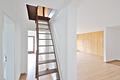 Sanierte 3-Zimmer-Dachgeschosswohnung mit traumhafter Dachterrasse und Balkon zu vermieten! - Treppe zum Dachboden