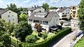 Interessantes Mehrfamilienhaus mit 6 Wohneinheiten und großem Grundstück in Rosenheim! - Blick zum Haus