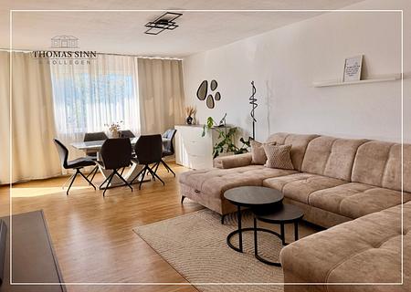Wohnen mit Weitblick - Helle 3-Zimmerwohnung im 3. OG (DG) mit Einzelgarage - sofort frei - Wohn-/Esszimmer