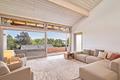 Familienvilla mit Pool, luftigem Strandhausflair, Seeblick, Lift und Einliegerwohnung in Seenähe - Wohnzimmer mit Seeblick (Visualisierung)