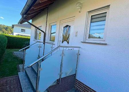 Attraktives Zweifamilienhaus mit Einliegerwohnung in bester Lage von Bad Sooden-Allendorf - Hauseingang