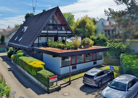 Attraktives Wohn- und Geschäftshaus mit stabilen Mieteinnahmen und modernisierter Praxis. - Straßenansicht
