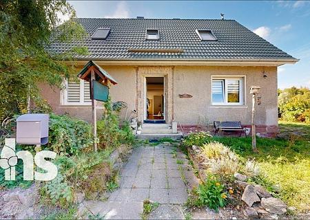 PROVISIONSFREI: Einfamilienhaus in Hettstedt mit außergewöhnlich großem Grundstück - Außenansicht