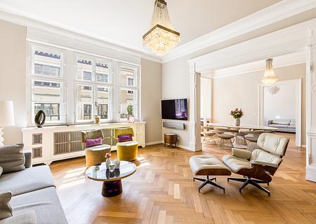 Atemberaubend modernisiertes 4-Zimmer-Altbaujuwel mit stylischem Flair und Balkon - Stilvolles Wohlfühlambiente