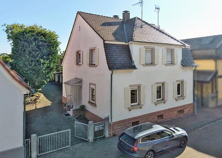 Traumhaus mit Gestaltungspotenzial, 211 m² Wohnfläche und 831 m² Grundstück - Ansicht