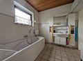 Bungalow mit Traum-Grundstück und Raum für eigene Ideen in toller Lage von Hamburg Kirchwerder - Badezimmer mit Badewanne