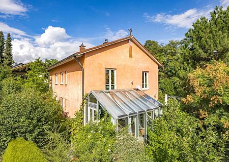 Ein Garten zum Verlieben. Ein Haus voller Möglichkeiten. Ihr Zuhause in Dießen. - Hausansicht
