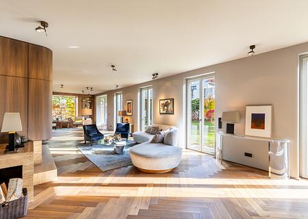 Ikonischer Chic in Gerner Toplage: Hochklassige Villa mit sechs Schlafzimmern - Großzügigkeit und Eleganz