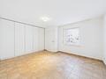 Schöne Doppelhaushälfte mit gepflegtem Garten, vielseitigem Souterrain & direktem Tiefgaragenzugang - Schlafen - Büro UG 