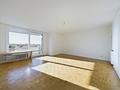 verfügbar ab 01.08.2026  - schöne 3 Zimmer Wohnung mit 2 Balkonen und  Alpenblick  I EBK I TG I - Wohnbereich