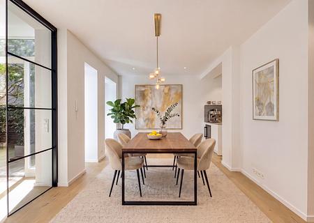 Idyllische Ruheoase in bester Citylage: Stylisches Townhouse mit Rooftop-Terrasse - Zeitlose Modernität (virtuell möbliert)