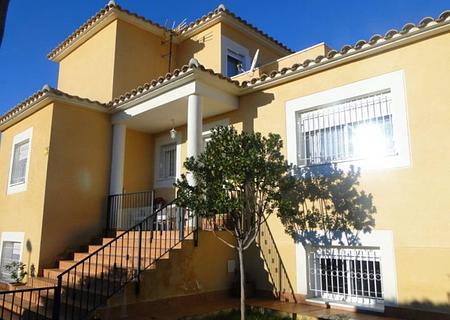 Villa mit 5 Schlafzimmern, 3 Badezimmern, Zentralheizung, Klimaanlage und wunderschönem Ausblick