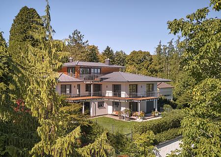 Den Himmel nah, die Alpen im Blick: Elegante Penthouse-Maisonette mit Weitblick - Moderne Villenarchitektur
