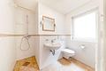 Haus-in-Haus-Charakter: 90 m² Wohnung mit 300 m² Privatgarten in Alt-Solln - Badezimmer Souterrain