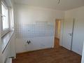 Frisch renovierte 3-Zimmer-Wohnung mit Balkon, Loggia & saniertem Bad im gepflegten Zweifamilienhaus - Kueche Bild 1
