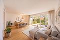 Modernisierte, bezugsbereite 3-Zimmer-Wohnung mit Terrasse in gesuchter Lage nahe Apple und Google - Wohnzimmer (virtuell möbliert)